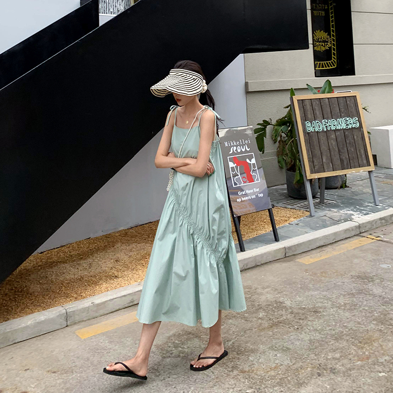 A7seven吊帶連衣裙女夏季韓版中長款一字領抽褶系帶氣質仙女A字裙